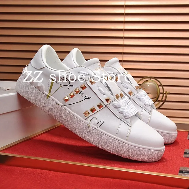 

Luxury designer ladies flat shoe round head lacing riveted leather white sneaker classic versatile casual shoes ZZ157