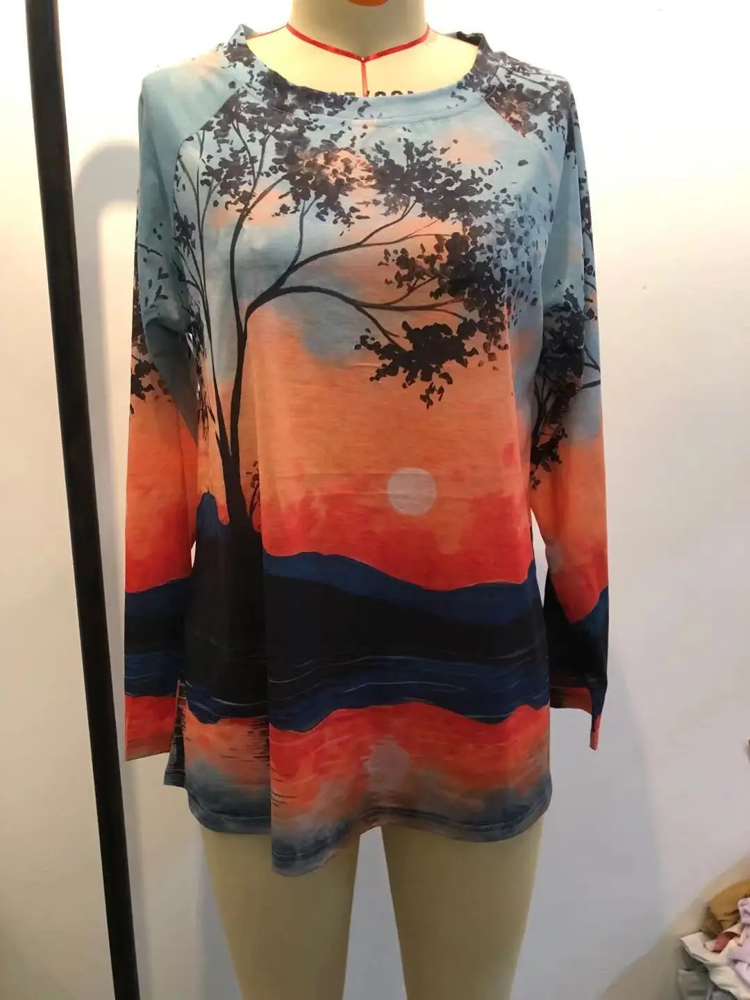 

Casual Streetwear Abstract Print T Shirt Long Sleeve Women Tops Shirt Fashion Round Neck Ladies Cotton T Shirt Autumn Winter New