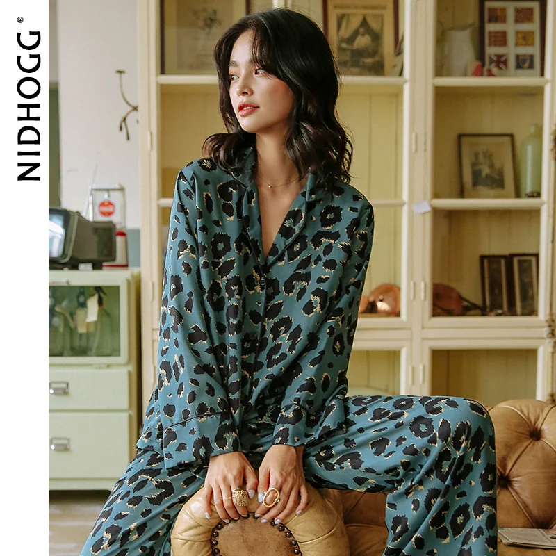 

Autumn Long Sleeved Blue Star Leopard Printing Pajamas Loungewear Women Silk-like Pyjamas Loungewear Satin Sleepwear Two Piece