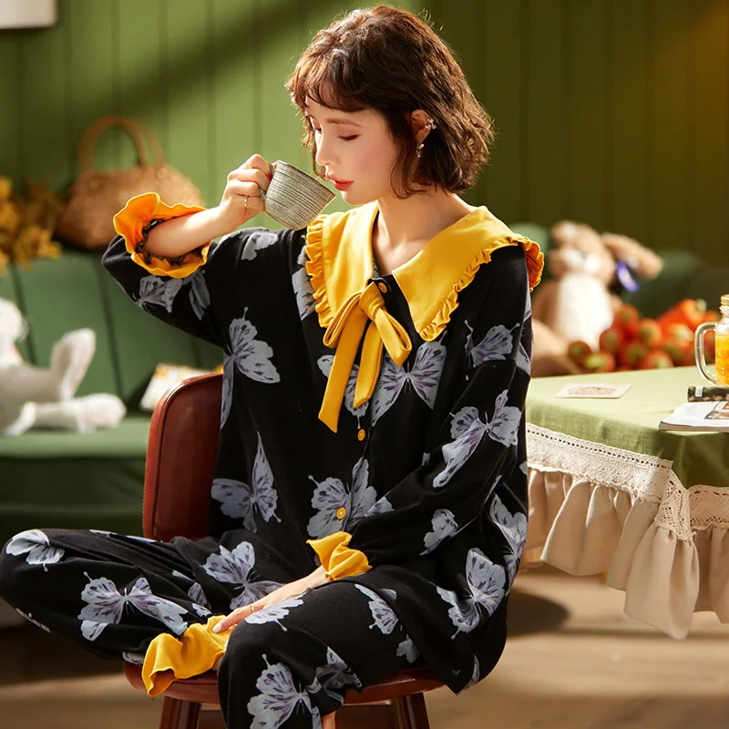 

Пижамный комплект женский с длинным рукавом и отложным воротником