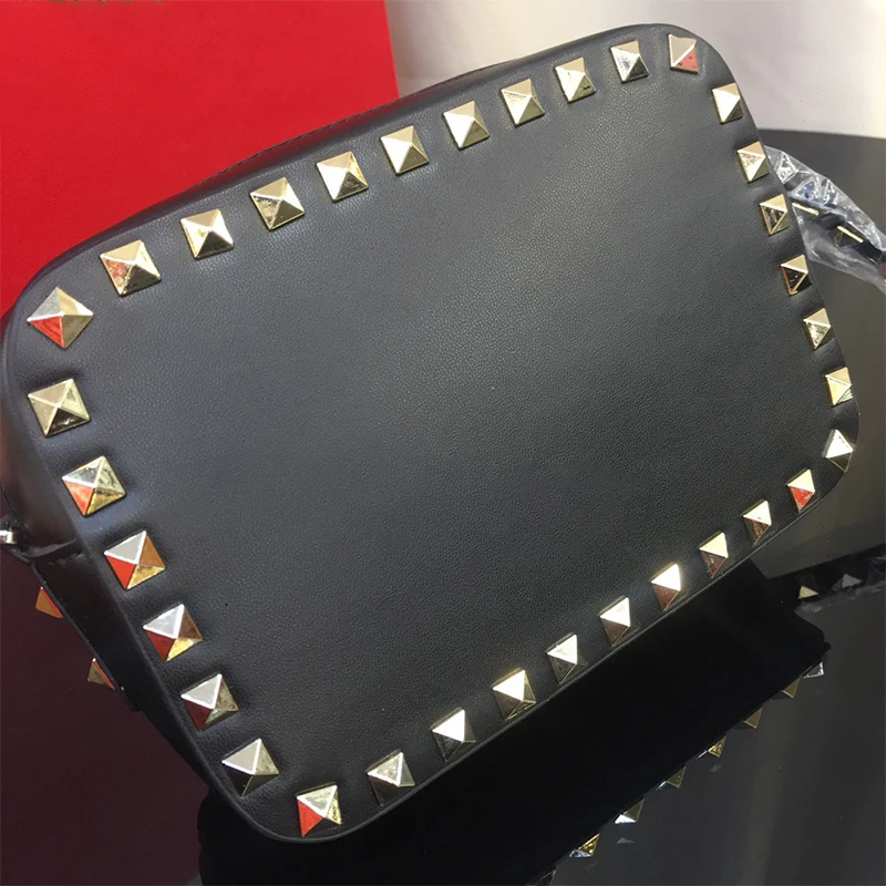 

2021 new fashion designer design all-match classic camera bag real leather shopping and play must-have golden nail bag