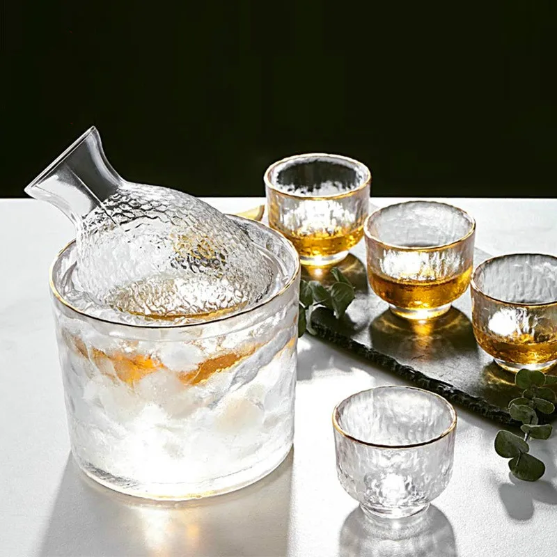 

Японский набор вина: стеклянная чашка для сакэ, горшок, небольшой бокал для фруктов и сливы, домашний костюм