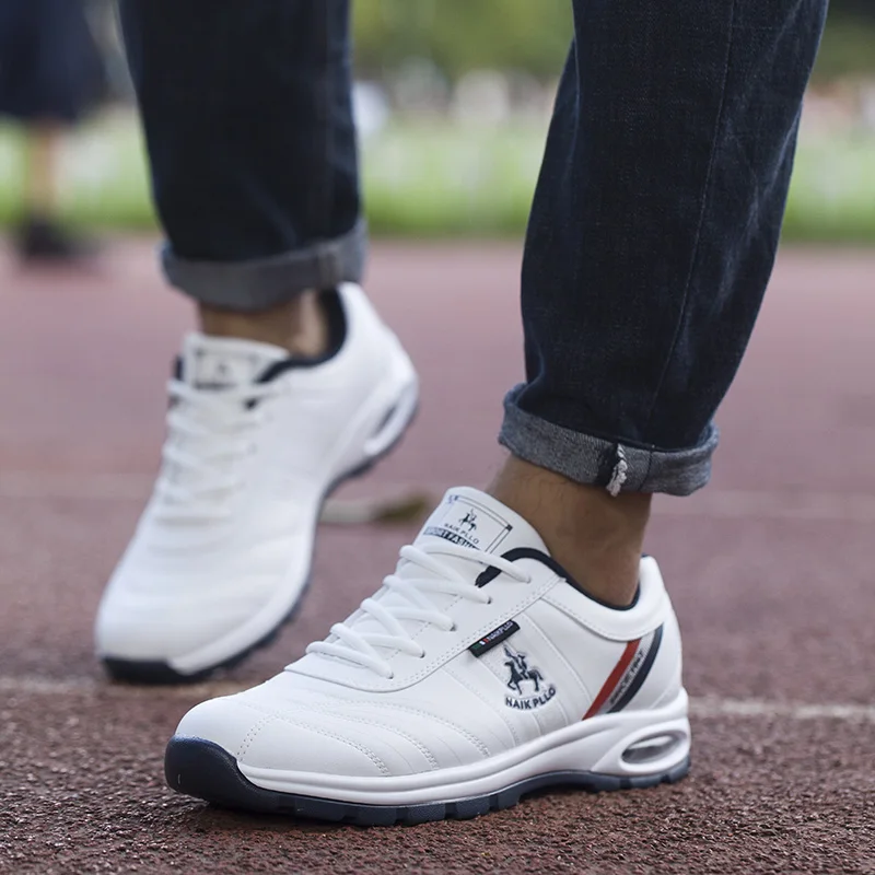 2020 New Men's Golf Shoes Waterproof Air Cushion Comfortable Classic Men's Sneakers White Black Lightweight Golf Shoes