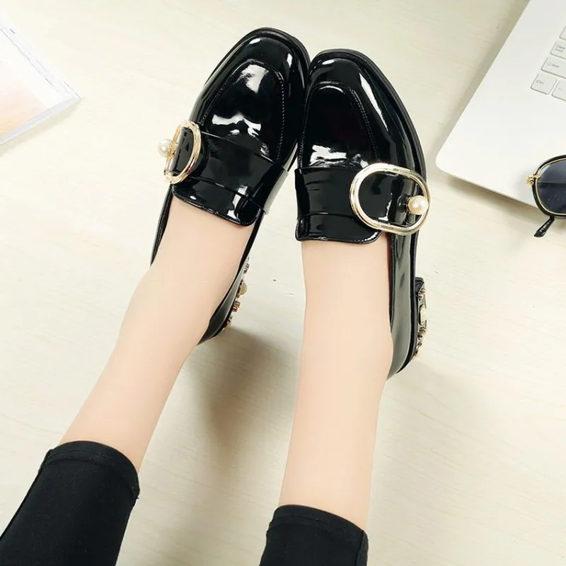 

Новинка; Женская обувь, обувь без застежек, на массивном каблуке средней высоты с квадратным носком, с металлической пряжкой, Маленькая кожа...