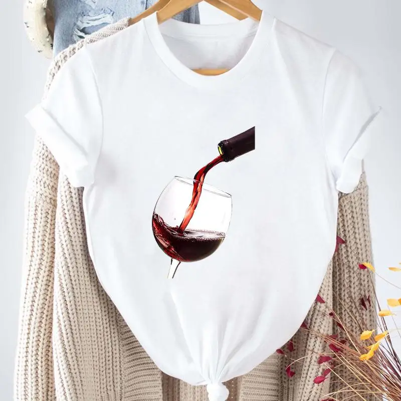 

Футболка женская с коротким рукавом и принтом «Happy Time Wine»