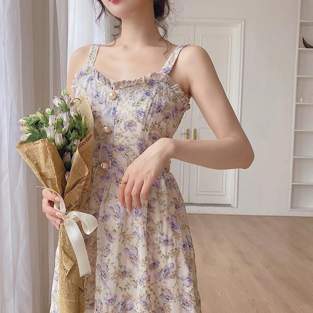 

2021 Summer Women's Dress French Vintage Floral Print Pearl Button Square Collar Sling Midi Dresses Summer Holiday Korean Robe
