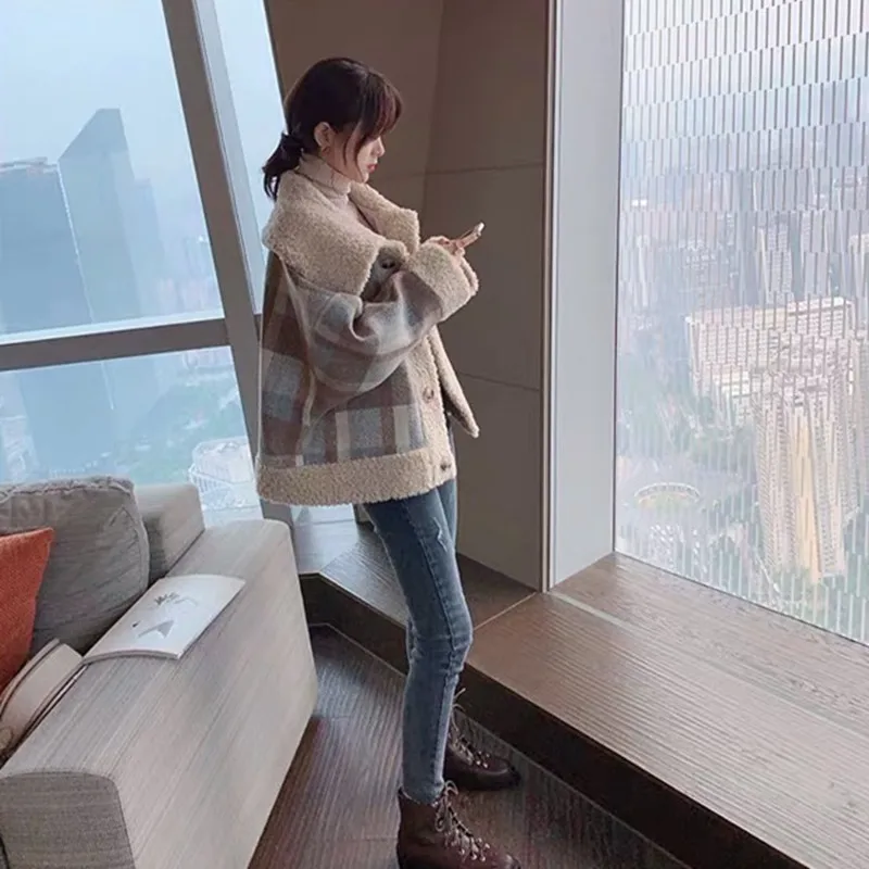 Женское клетчатое пальто из овечьей шерсти с воротником меха ягненка плотное