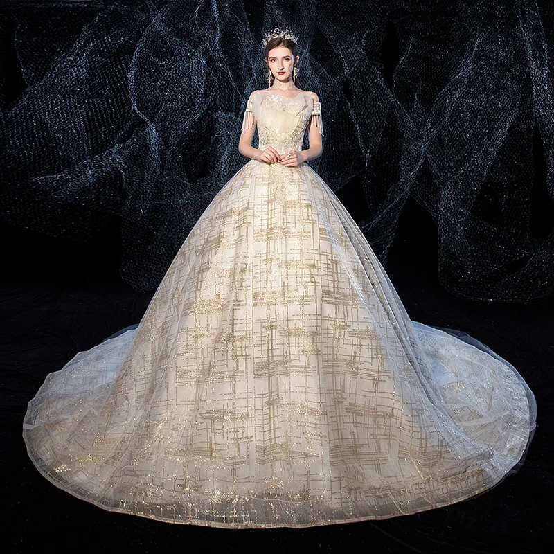 Свадебное платье цвета шампанского роскошное Золотое бальное с вырезом лодочкой