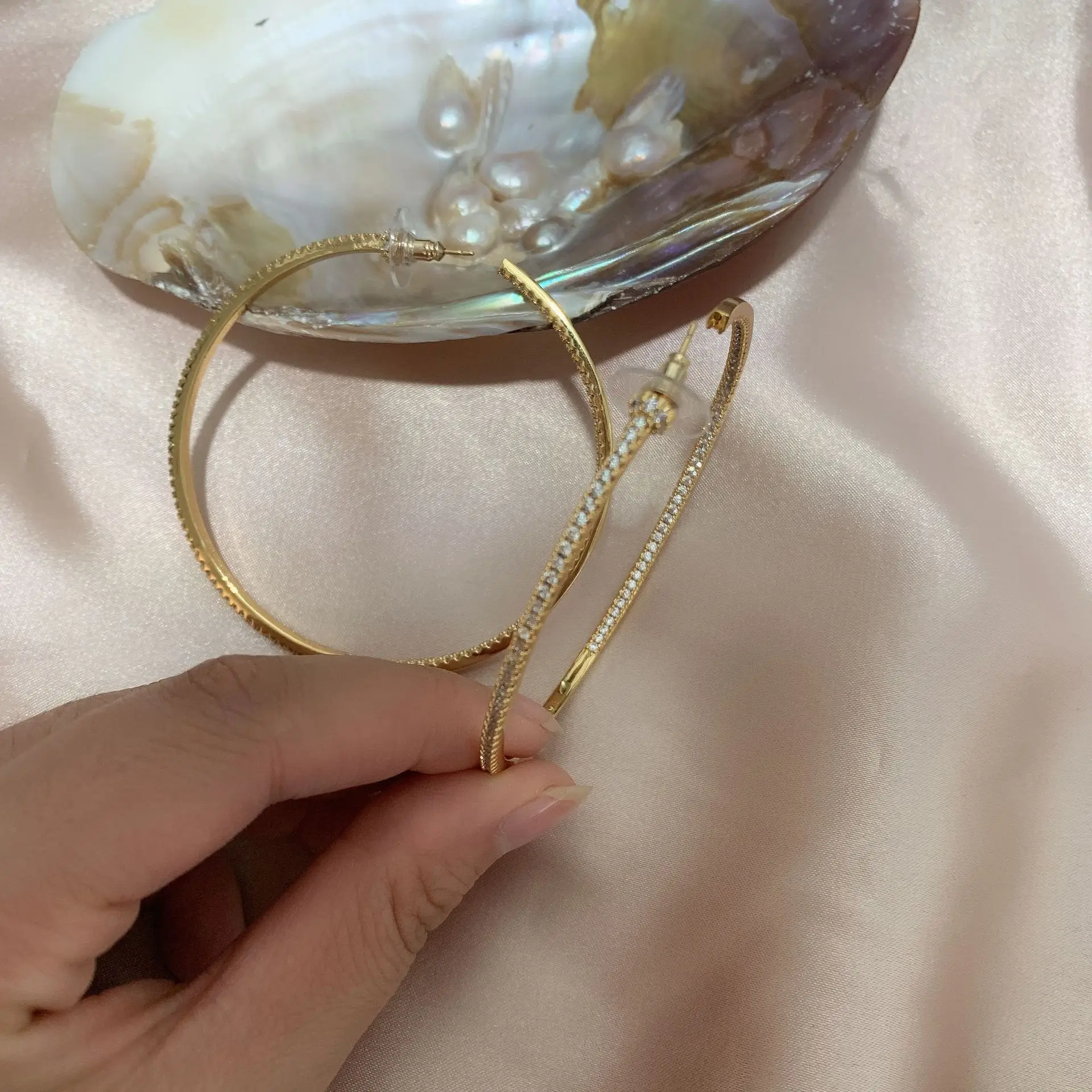 

New European and American fashion circle Europe and the United States exaggerated, hip-hop, personality full of drill earrings