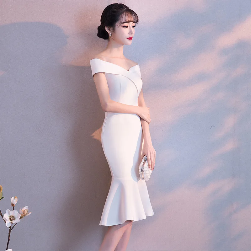 Белые женские вечерние платья с вырезом-лодочкой короткие открытой спиной
