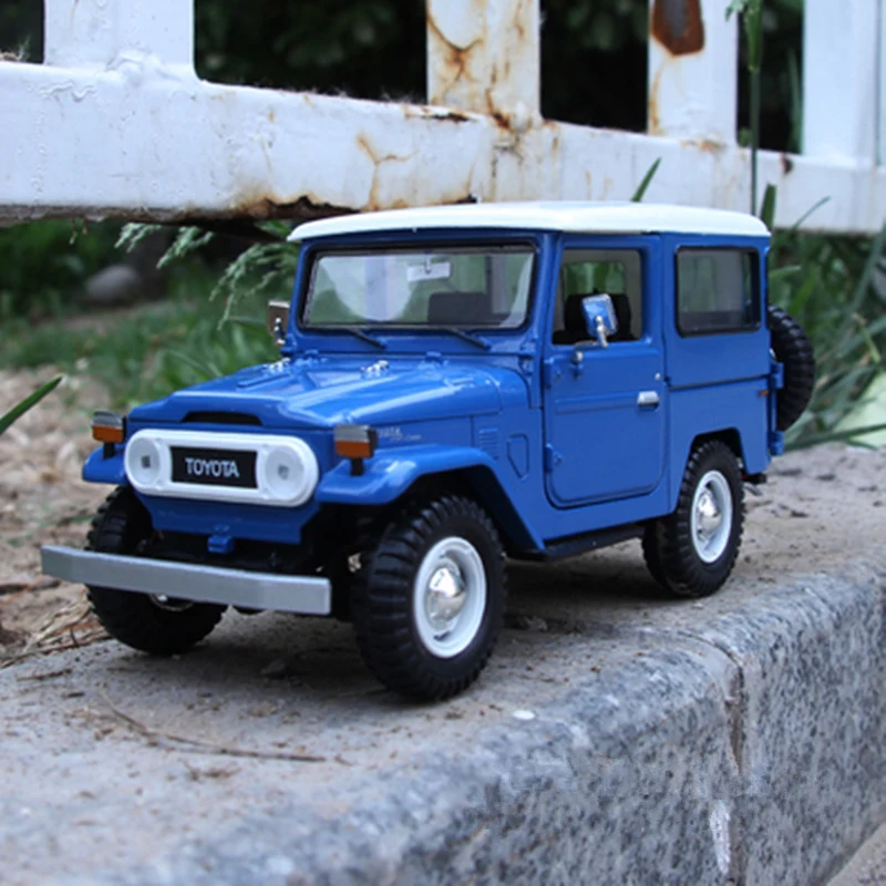 Модель автомобиля TOYOTA FJ Cruiser FJ40 из сплава в масштабе 1:24 литые металлические