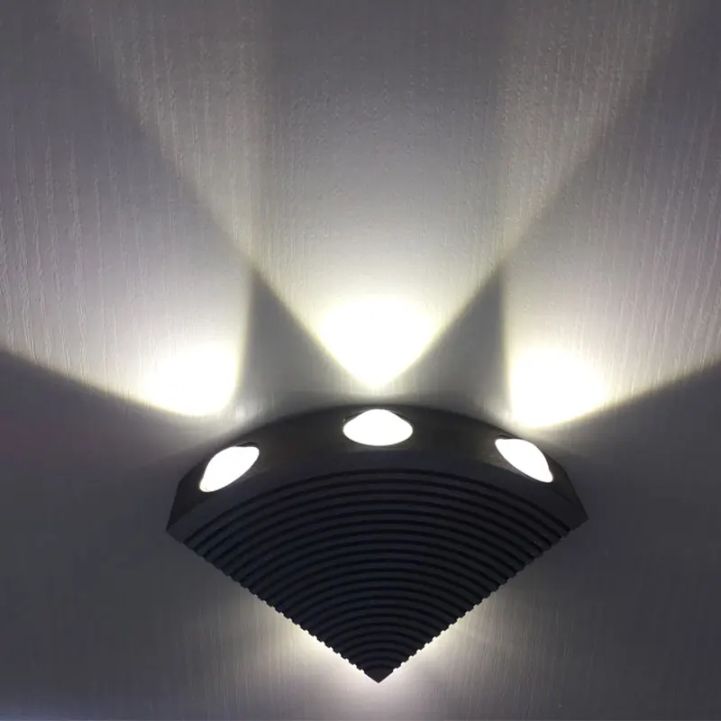 Современная светодиодная настенная лампа 4 Вт алюминиевый корпус треугольный