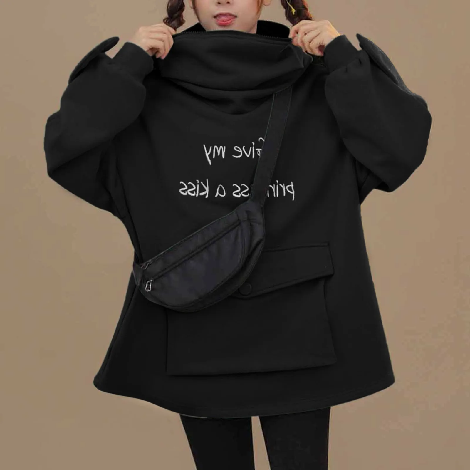 Женская толстовка с лягушкой из плотного флиса вышитыми буквами осенняя