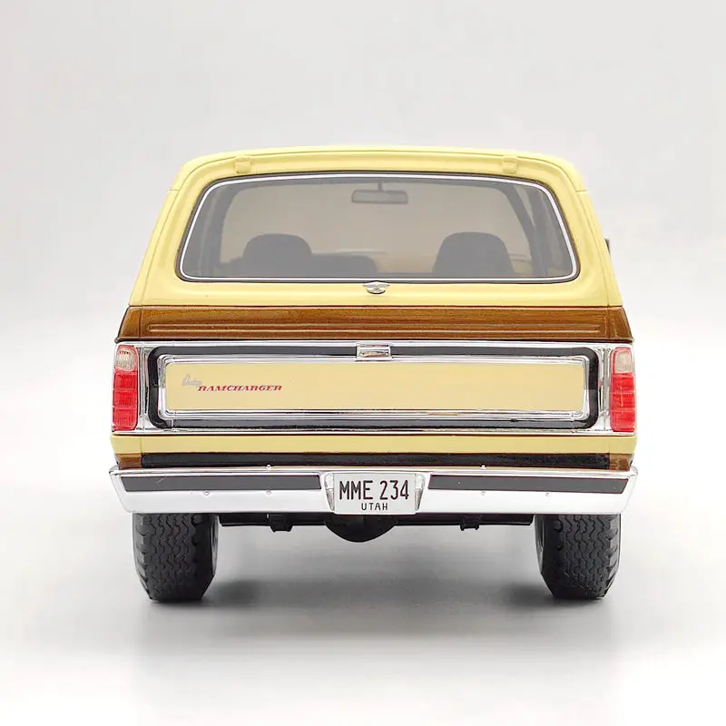 BOS 1:18 Dodge Ramcharge модель из смолы коричневого цвета Ограниченная Коллекция | Игрушки