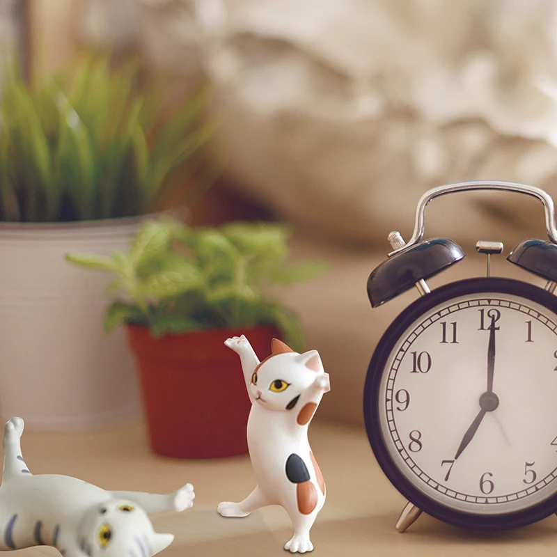 

Funny Cat Pen Holder Dancing Cats Doll Home Desktop Ornaments Raise Your Hand Children's Toys Easter Decoration Creative Gift