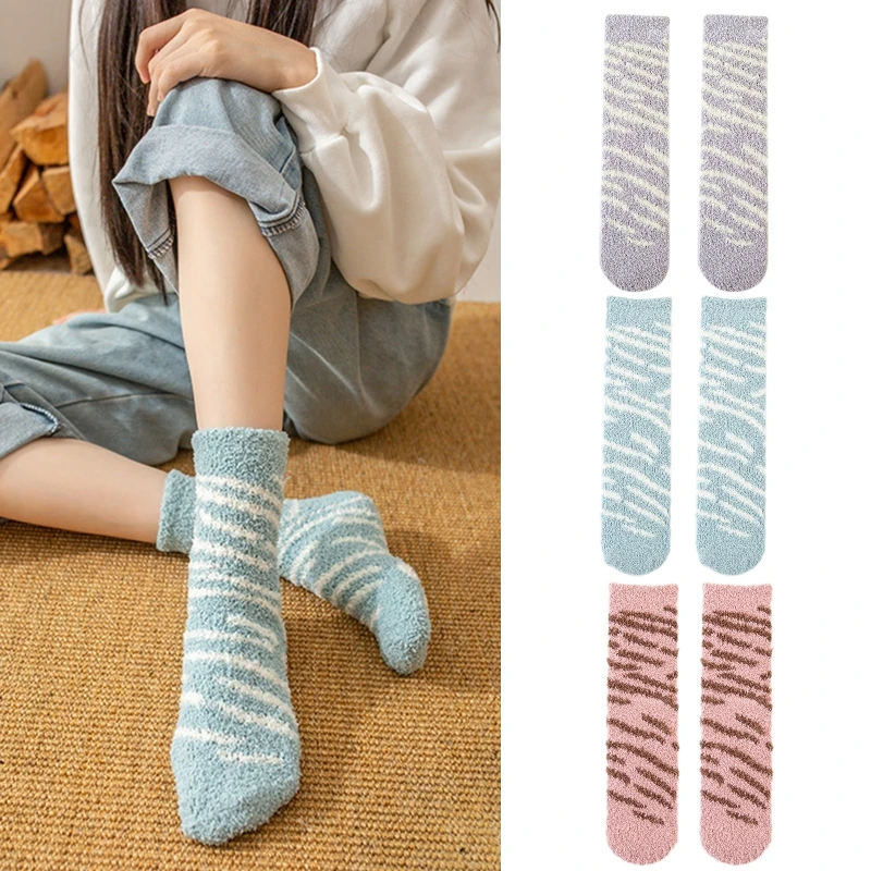 Женские зимние пушистые тапочки из микрофибры короткие носки контрастных цветов