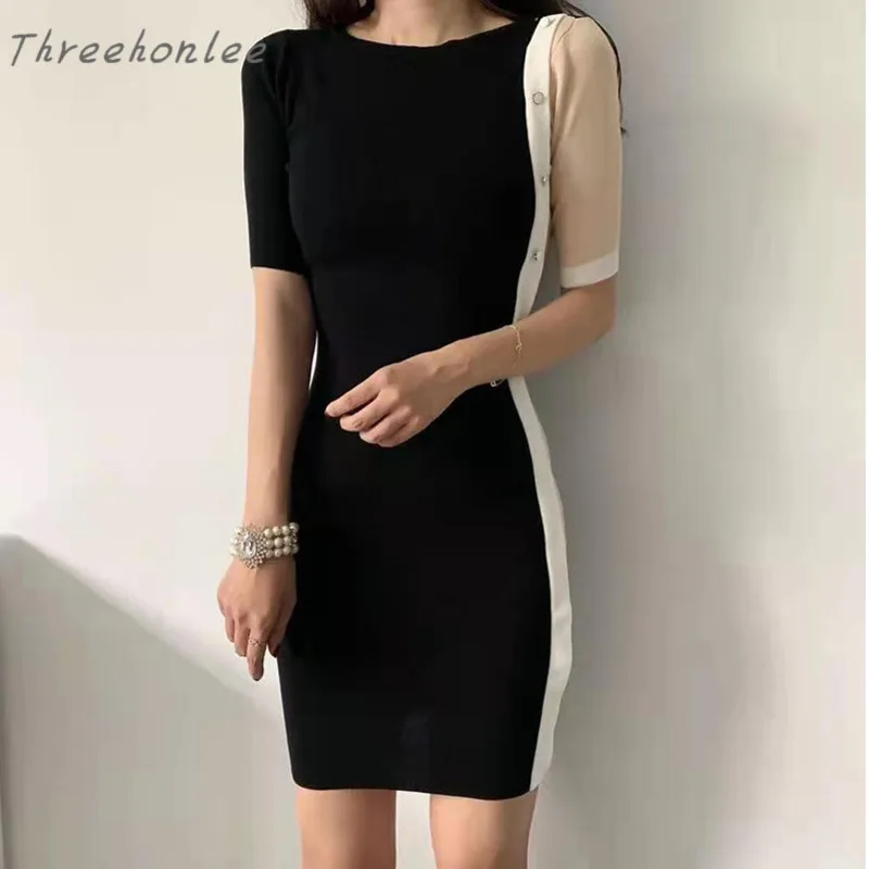 

Женское трикотажное платье-карандаш с круглым вырезом