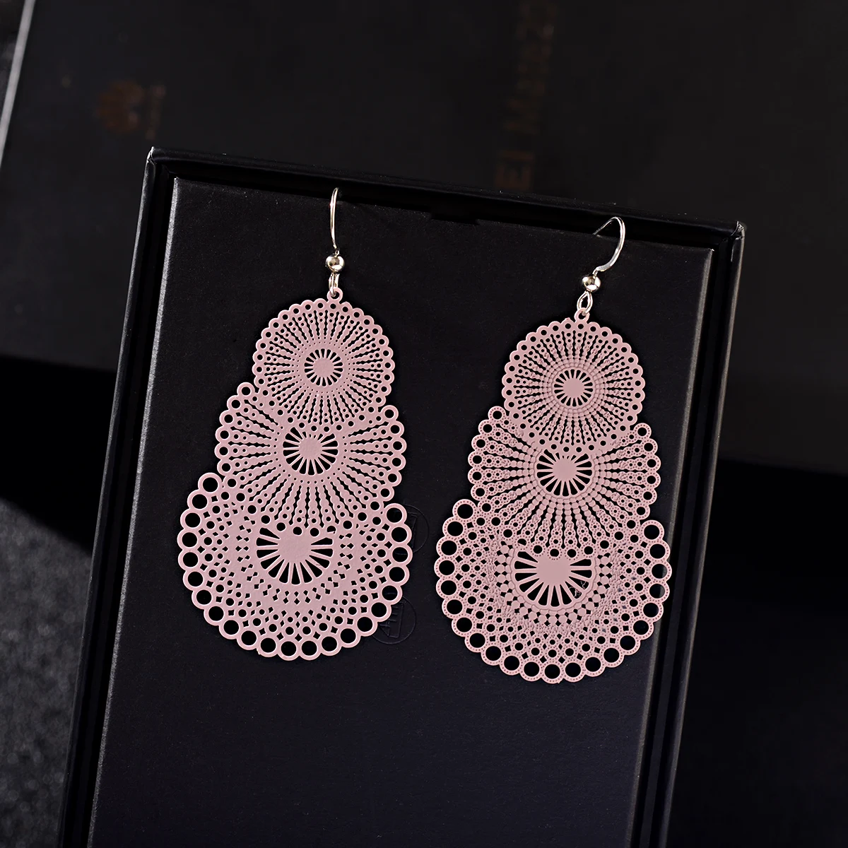 Классические женские розовые висячие серьги с полыми цветами модные элегантные