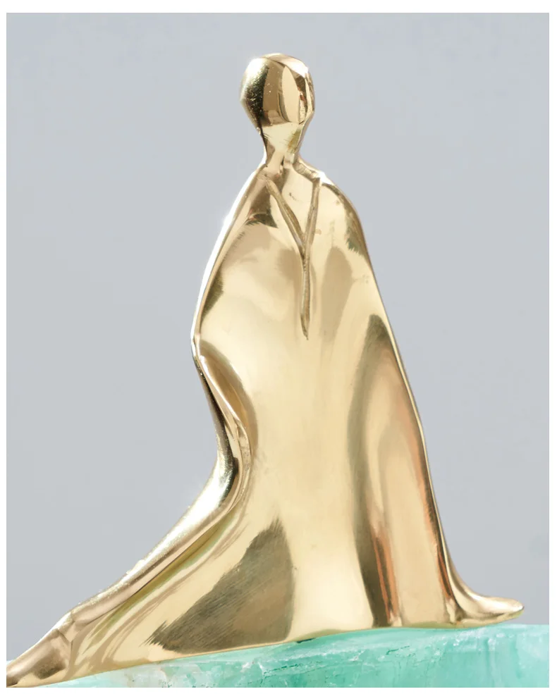 

Modern Abstract Brass Figure Running On Natural Green Spar Statue Home Crafts Room Decor Objects K9 Rectangle Crystal Sculpture