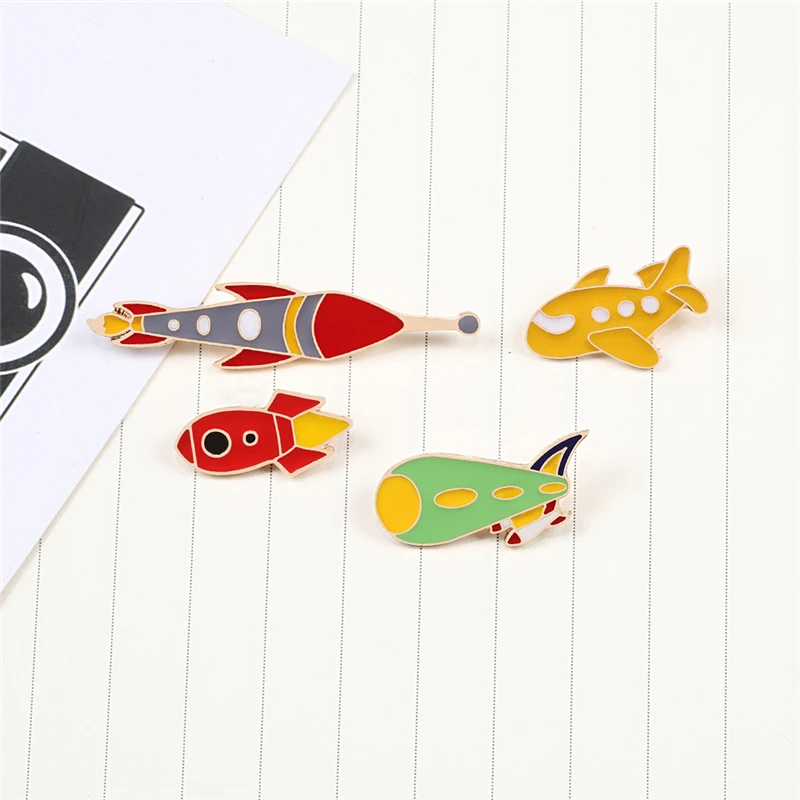 Мужская брошь в виде астронавта летательного аппарата ракеты инопланетянина