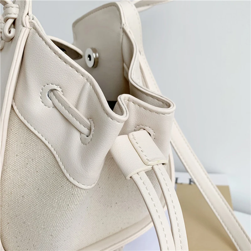 

[EAM] Women New Canvas Spliced Handbag Bucket Pu Leather Flap Personality All-match Top-handle Bag Fashion Tide 2021 18A2946