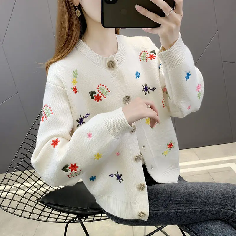 

Корейский женский короткий свитер на весну и осень, вязаный кардиган с цветочной вышивкой, модель 2021 года, Модный женский свитер в студенчес...