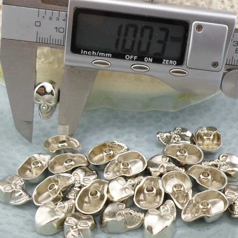 4 вида цветов для выбора черепа панк одежды заклепки Шпильки кепки обуви сумки