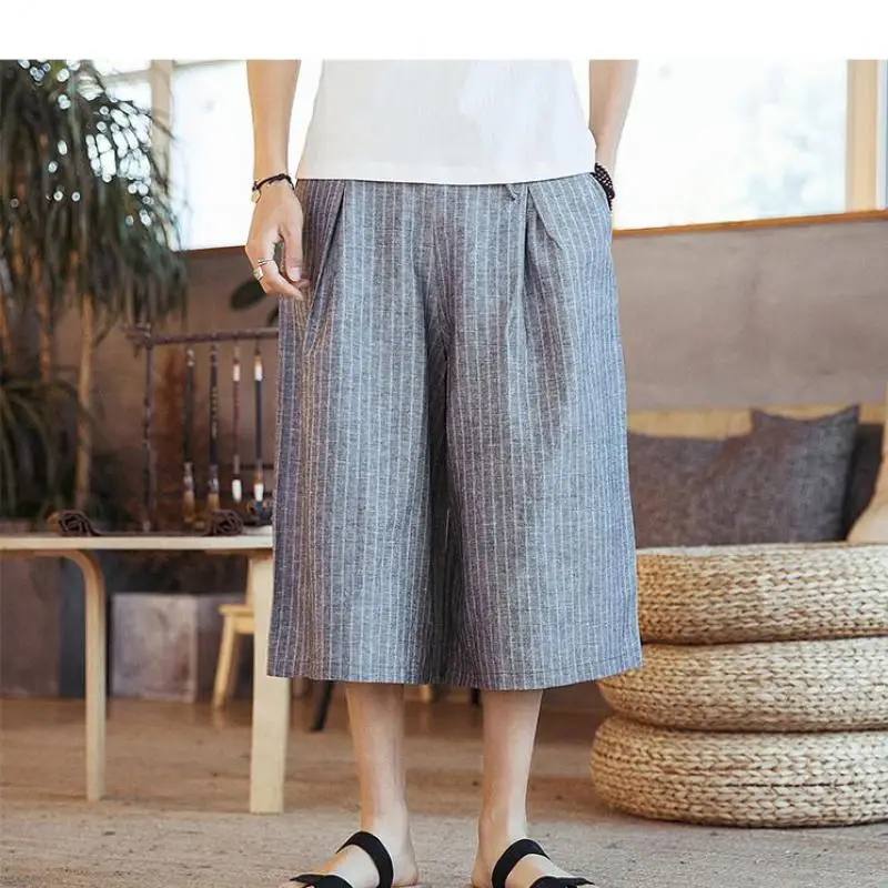 

Винтажная Японская уличная одежда, мужские летние укороченные брюки, мужская мода, универсальные широкие свободные брюки в полоску для муж...