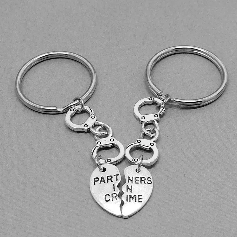 Горячие разделяемые любовные наручники партнер в Crime буквенный ярлык брелок для