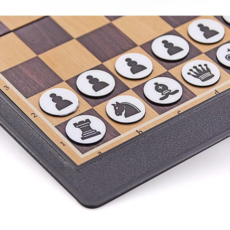

2021 New Creative Magnetic Foldable Chess Mini-Portable Leather Clip-on Magnet Chessboard