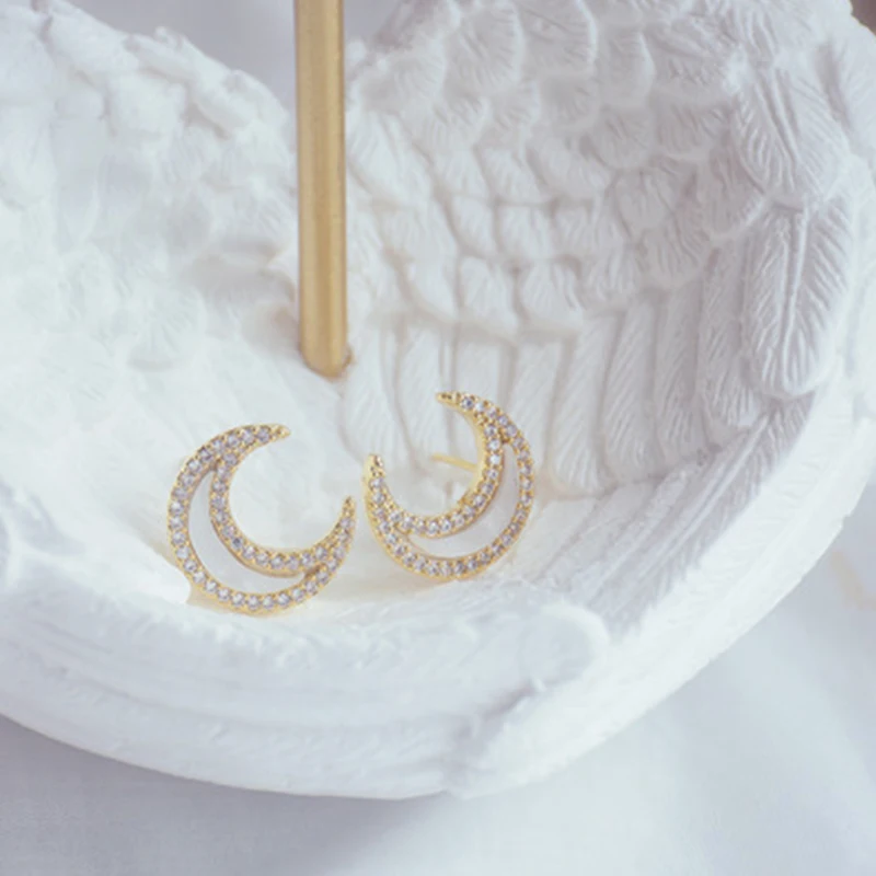 

Vintage Shiny Exquisite Zircon Moon Shape Earrings For Women Sweety Lovely Style Stud Jewelry New Arrivals Free shipping