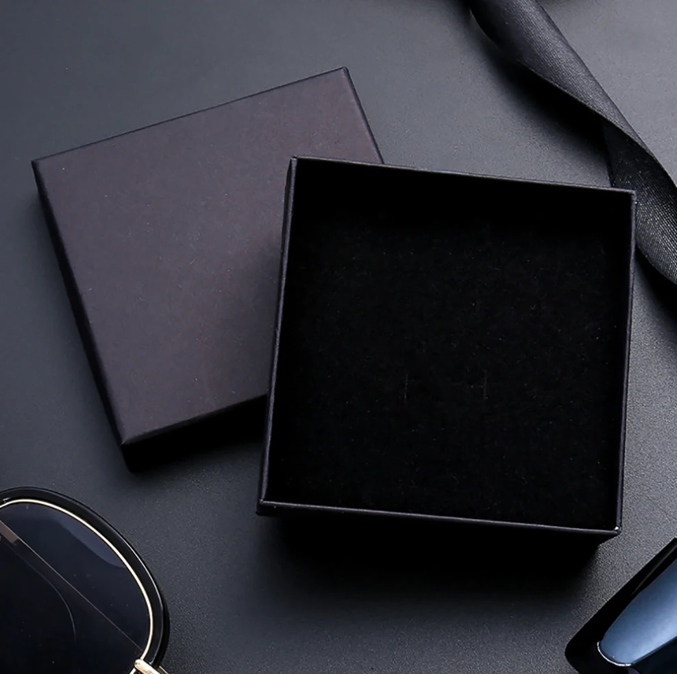 Коробка картонная черная с губкой 10-100 шт. | Украшения и аксессуары