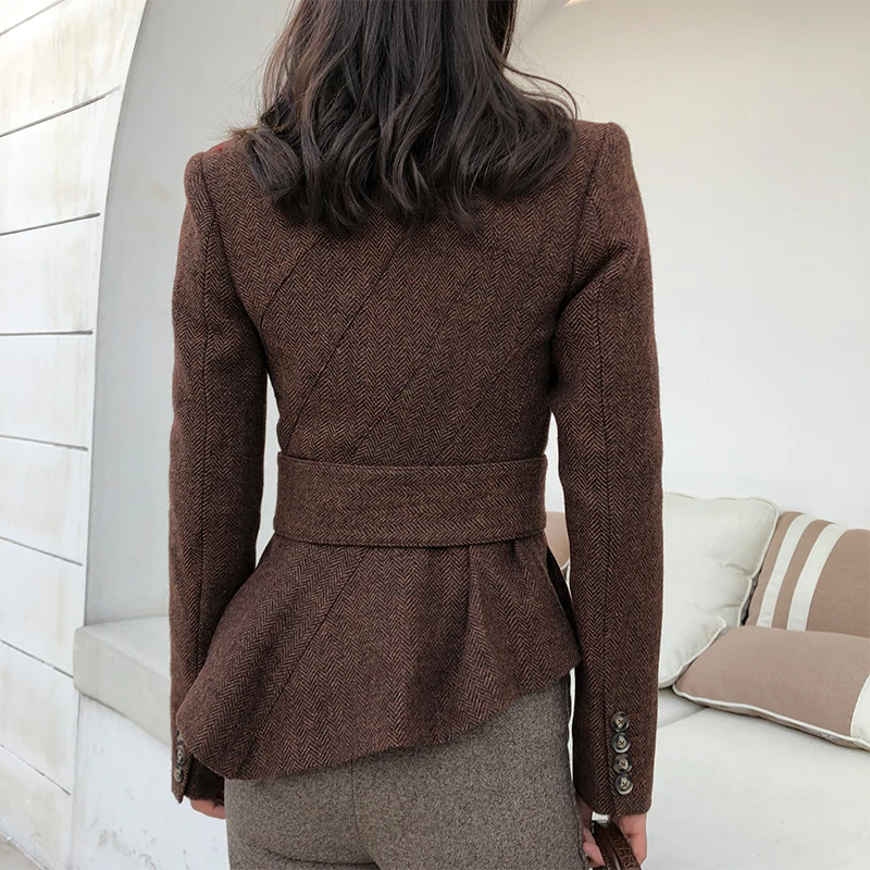 Женский коричневый пиджак с поясом на талии шерстяная куртка узором в елочку для