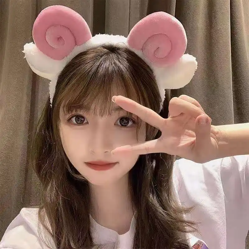 Повязка на голову Женская флисовая с рогом для ушей |