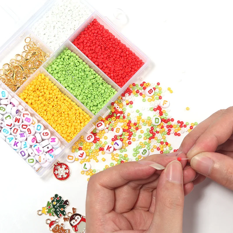 

Hot Selling Handmade Boxed Christmas Pendant Acrylic Letter Beads Rice Beads Boxed Handmade Diy Accessories Set