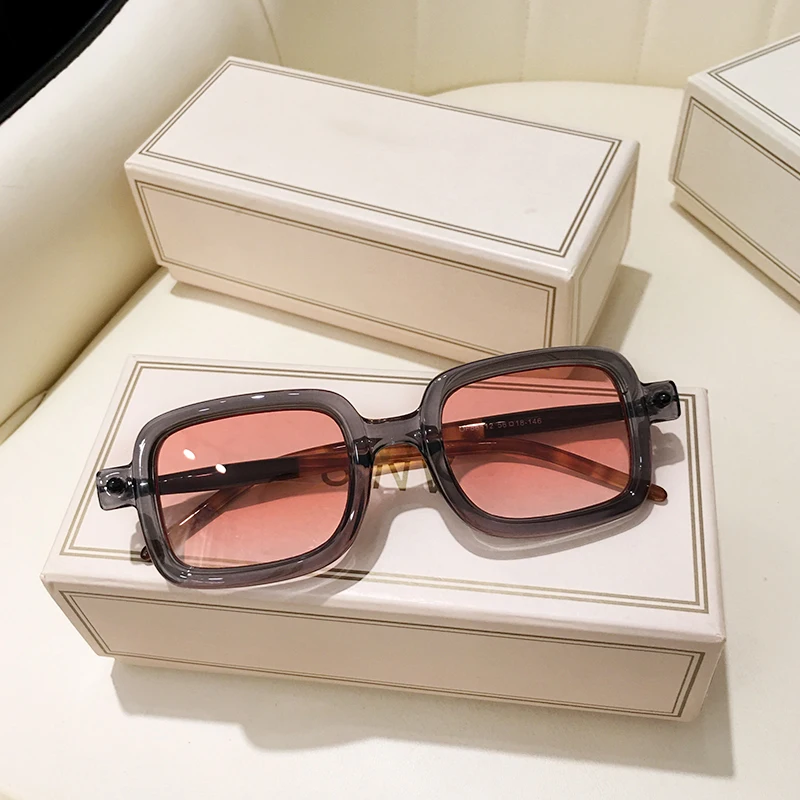 Occhiali da sole quadrati con lenti rosa grigie Vintage donna 2021 occhiali da vista di marca occhiali da sole occhiali da sole rettangolari anni '90 occhiali da sole