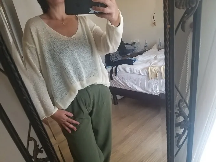 Блузка женская тонкая с V-образным вырезом однотонный пикантный топ свободного