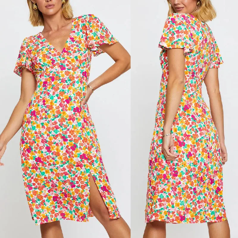 

Летнее платье с V-образным вырезом, коротким рукавом и цифровым принтом