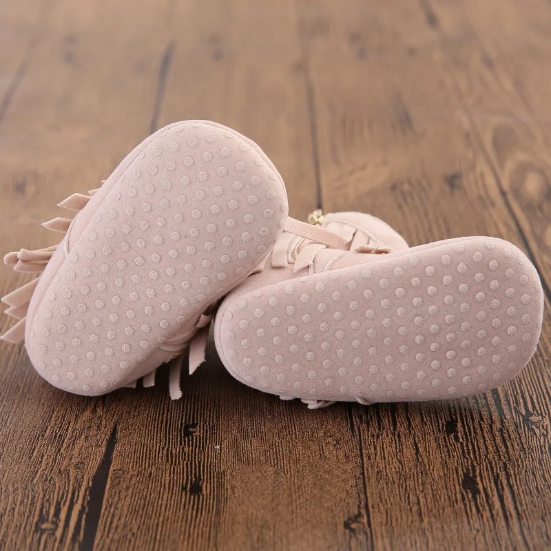 Moccs/мокасины для новорожденных девочек и мальчиков; однотонная обувь с бахромой; мягкая детская нескользящая обувь на нескользящей подошве; 0-18 месяцев