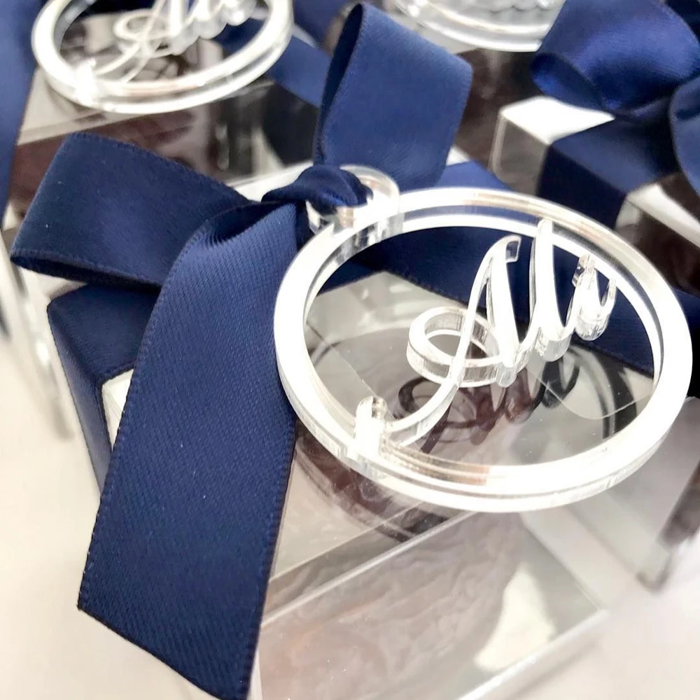 

50 шт. персонализированные круглые украшения с лазерной гравировкой имени ребенка для крестины круглые этикетки сумочки для подарка (без ко...