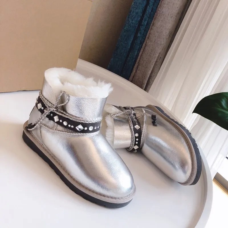 

2021 New Waterproof Sheepskin Leather Sheepskin Fleece Lining Short Winter Boots Ladies Ankle Snow Boots Silver Crystal Strap
