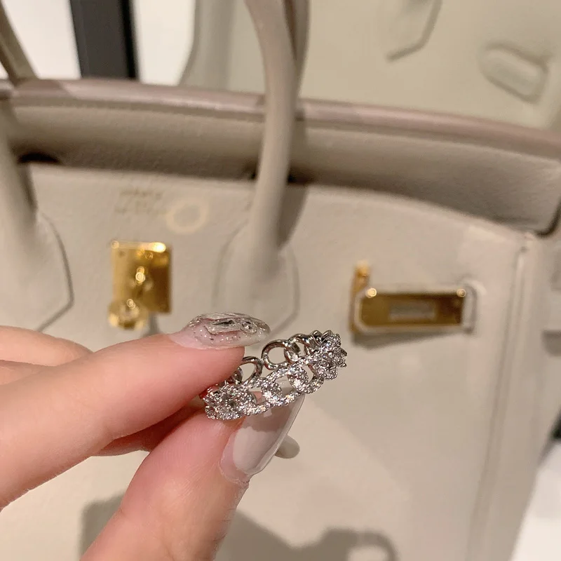 Открытое кольцо в форме сердца с отверстиями серебряного цвета дизайнерское