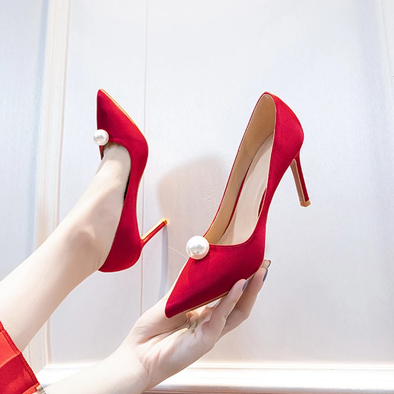 

Туфли-лодочки женские на шпильке 6 см/8 см, шелковые, атласные, заостренный носок, жемчуг, Свадебная обувь для невесты
