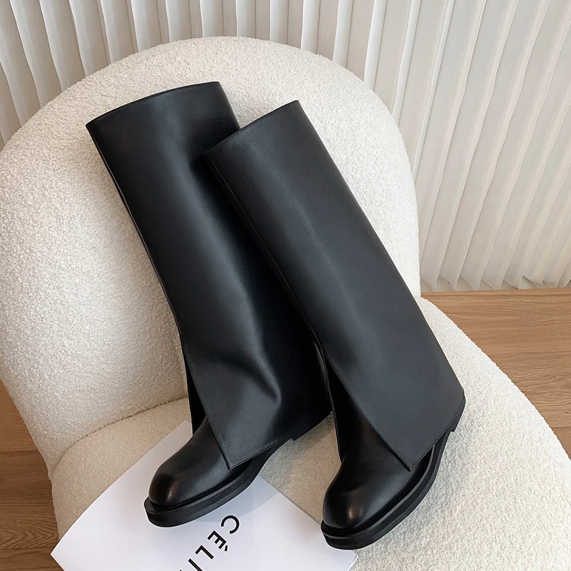 

The new summer 2021 fashion model, the knight Boot, goes with everything but knee-high boots and black niche trouser boots