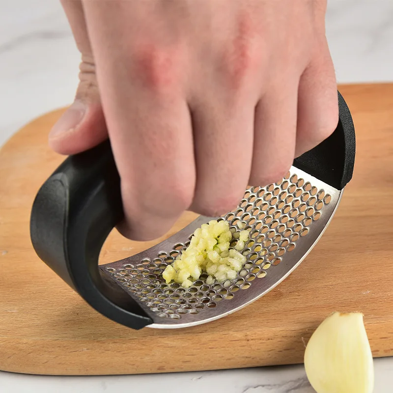 

Curved Garlic Press, Silicone Garlic Peeler, 3-piece Set, Stainless Steel Multifunctional Garlic Press Potato Masher Gadgets
