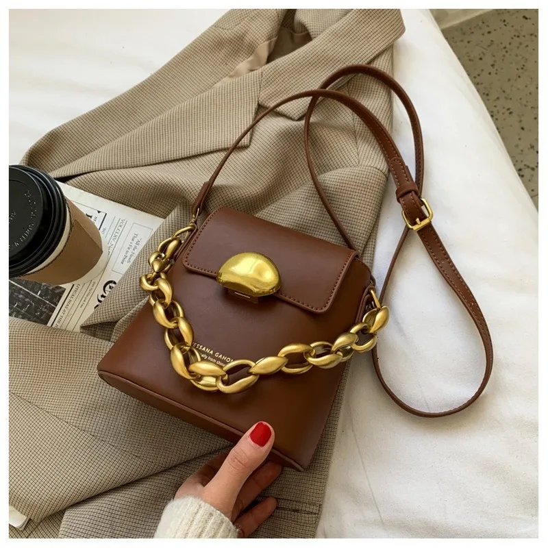 

2021 New Retro Fashion Lady Chain Portable Bucket Bag Female Western Style Small Fresh Personality One-shoulder Messenger Bag