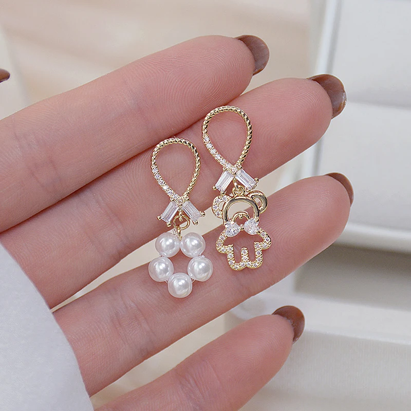 

YDL Cute Tiny Bear Asymmetry Pearl Crystal Earring Women Gold Color Micro Inlaid Zircon Stud Earrings Daily Jewelry Pendant