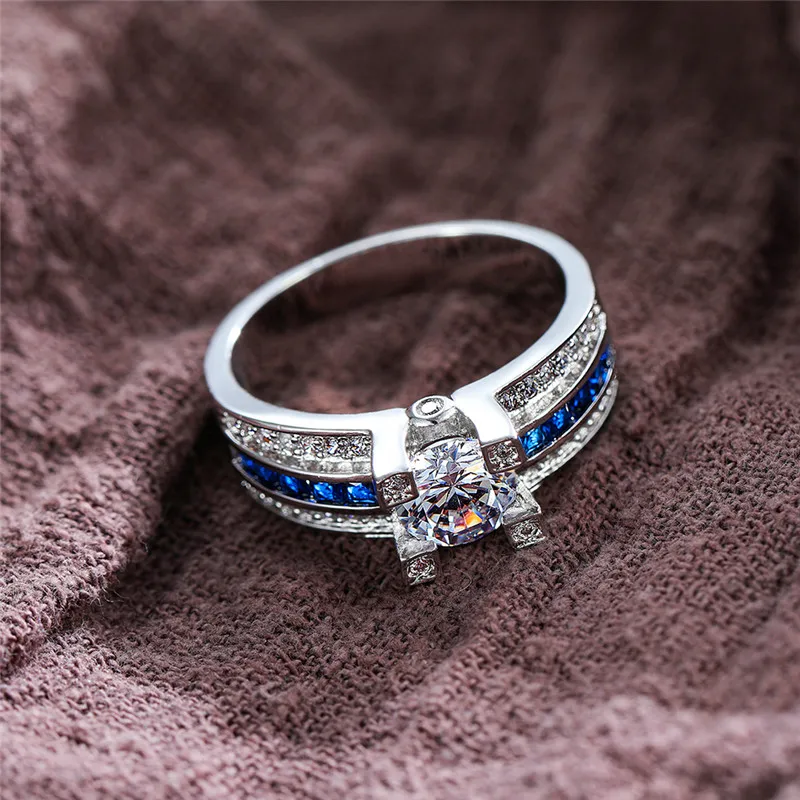 Роскошное женское кольцо с белым кристаллом и камнем серебряного цвета синим