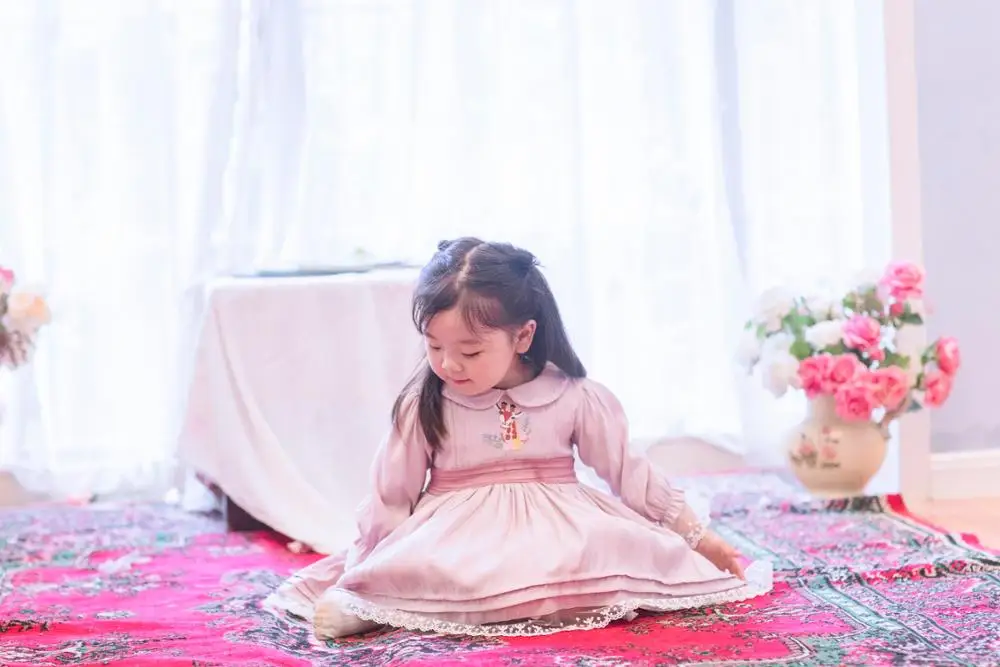 Детское винтажное платье принцессы розовое с длинным рукавом оленем испанской