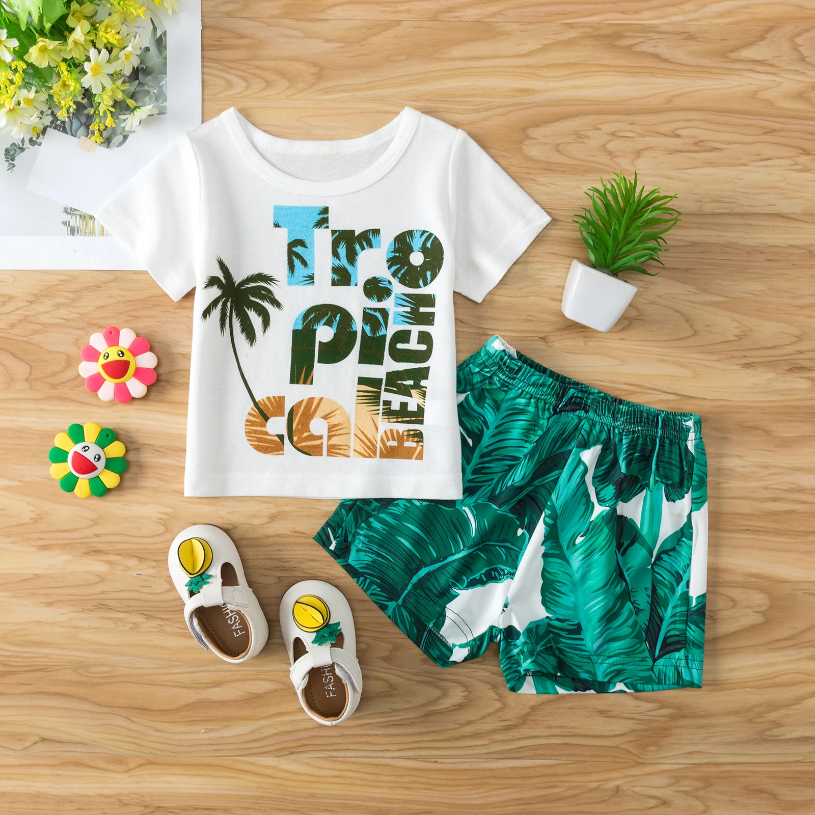 

Baby Boy’s T-shirt and Shorts Set Fresh Letter Short-sleeved Tops and Coconut Tree Print Short Pants